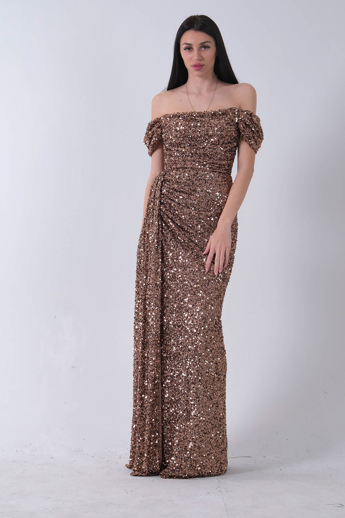 Bakır Kadın Omzu Açık Payetli Yırtmaçlı Uzun Abiye Elbise 9705544.231 Bakır