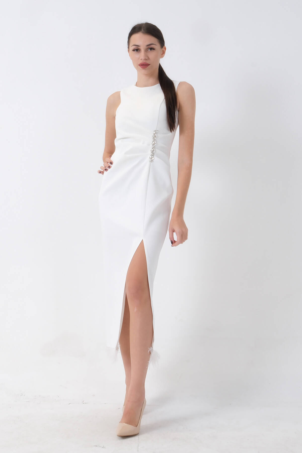 Beyaz Önü Taş Detaylı Yırtmaçlı Tüy Detaylı Abiye 9705402.15 