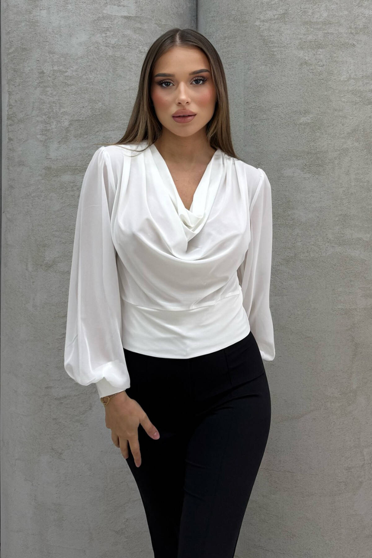 Beyaz Uzun Kol Degaje Yaka Bluz 4202512.15 Beyaz