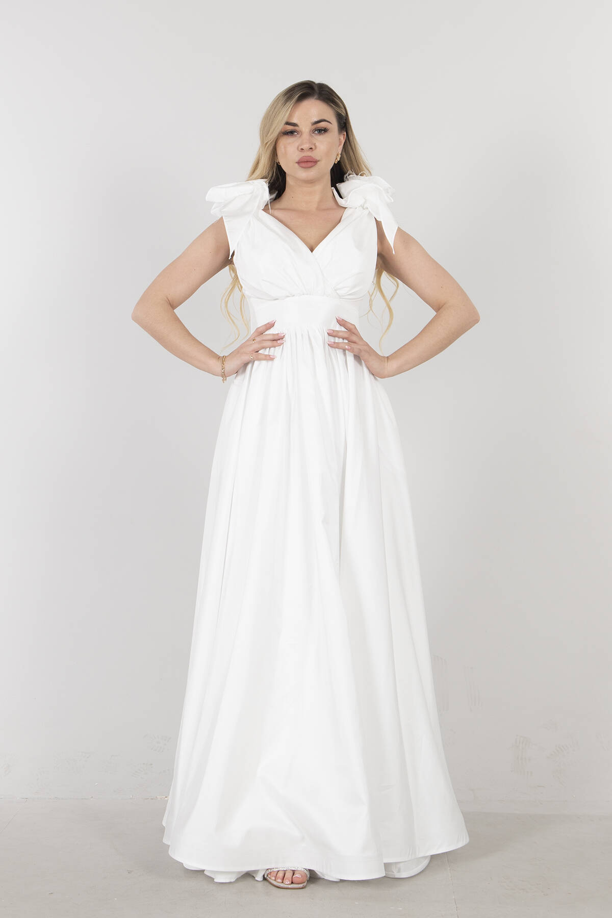 Ekru Omuzları Çiçek Detaylı V Yaka Saten Abiye 1302049.147 