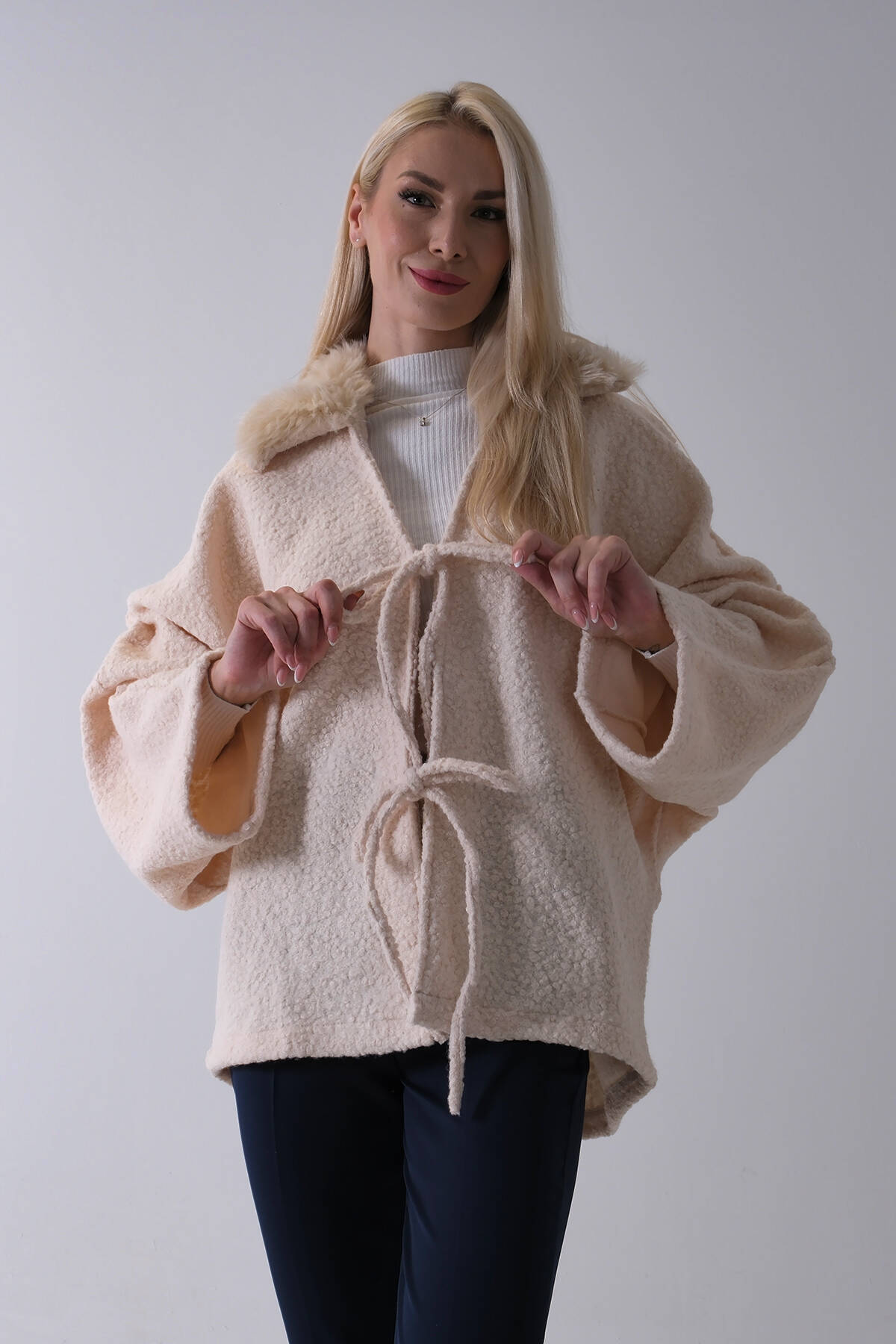 Ekru Önü Bağlama Detaylı Yakası Kürklü Panço 47122475.147 Ekru