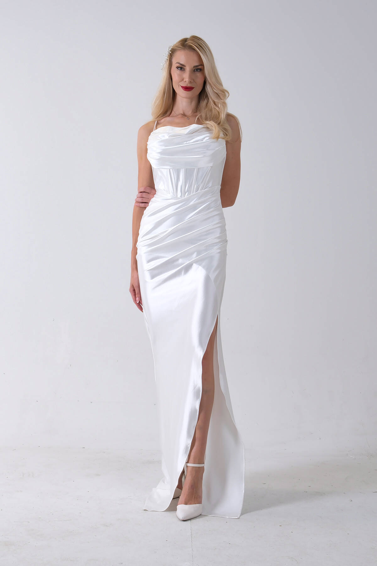 Ekru Sırtı Bağlamalı Yırtmaçlı Abiye 4522018.147 Ekru