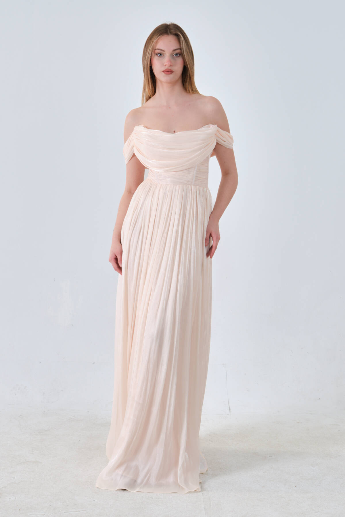 Gold Drape Yaka Detaylı Şifon Straplez Abiye 08011861.122 Gold