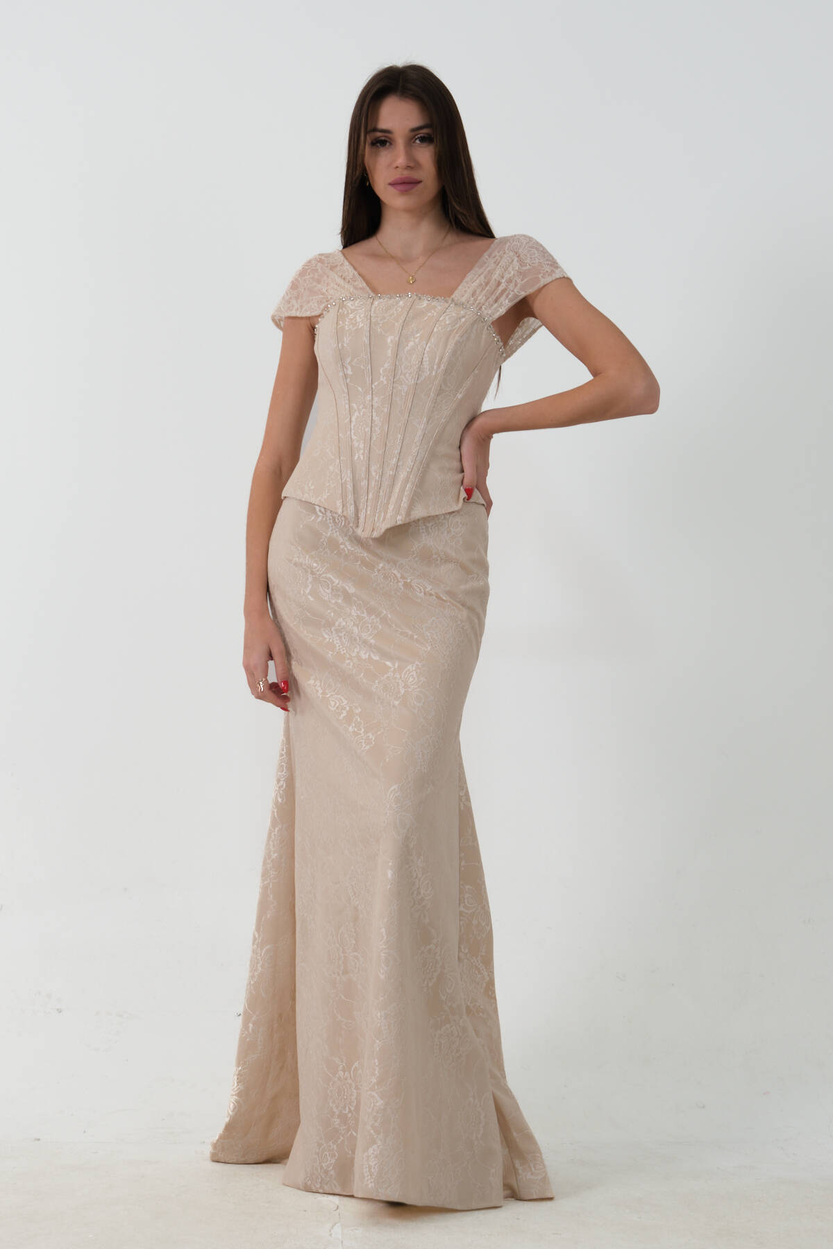 Gold Korse Detaylı Dantel Kapamalı Düşük Omuz Abiye 9705791.122 Gold