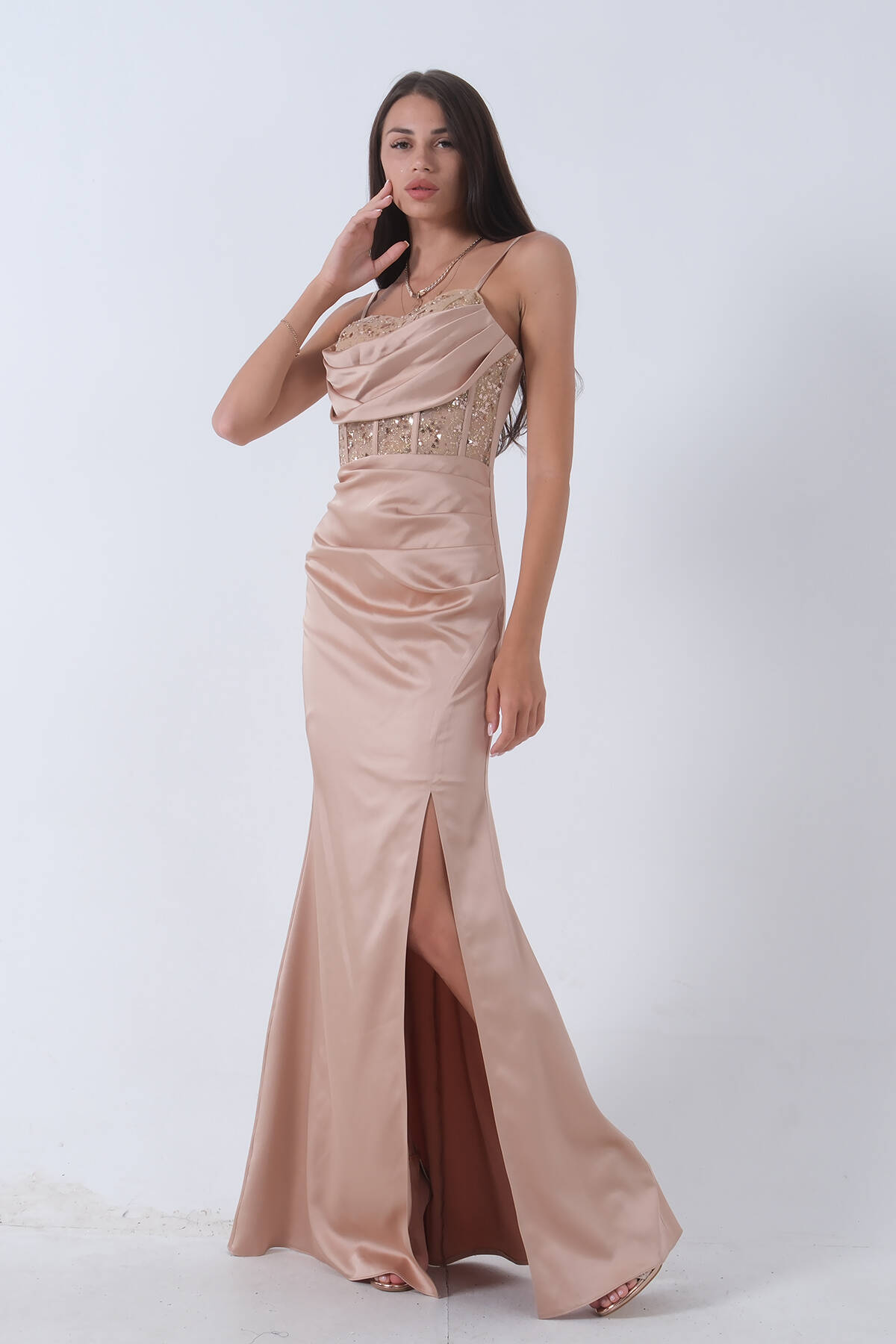 Gold Ön Göğüs Pul Ve Taş Detaylı Yırtmaçlı Abiye 9705323.122