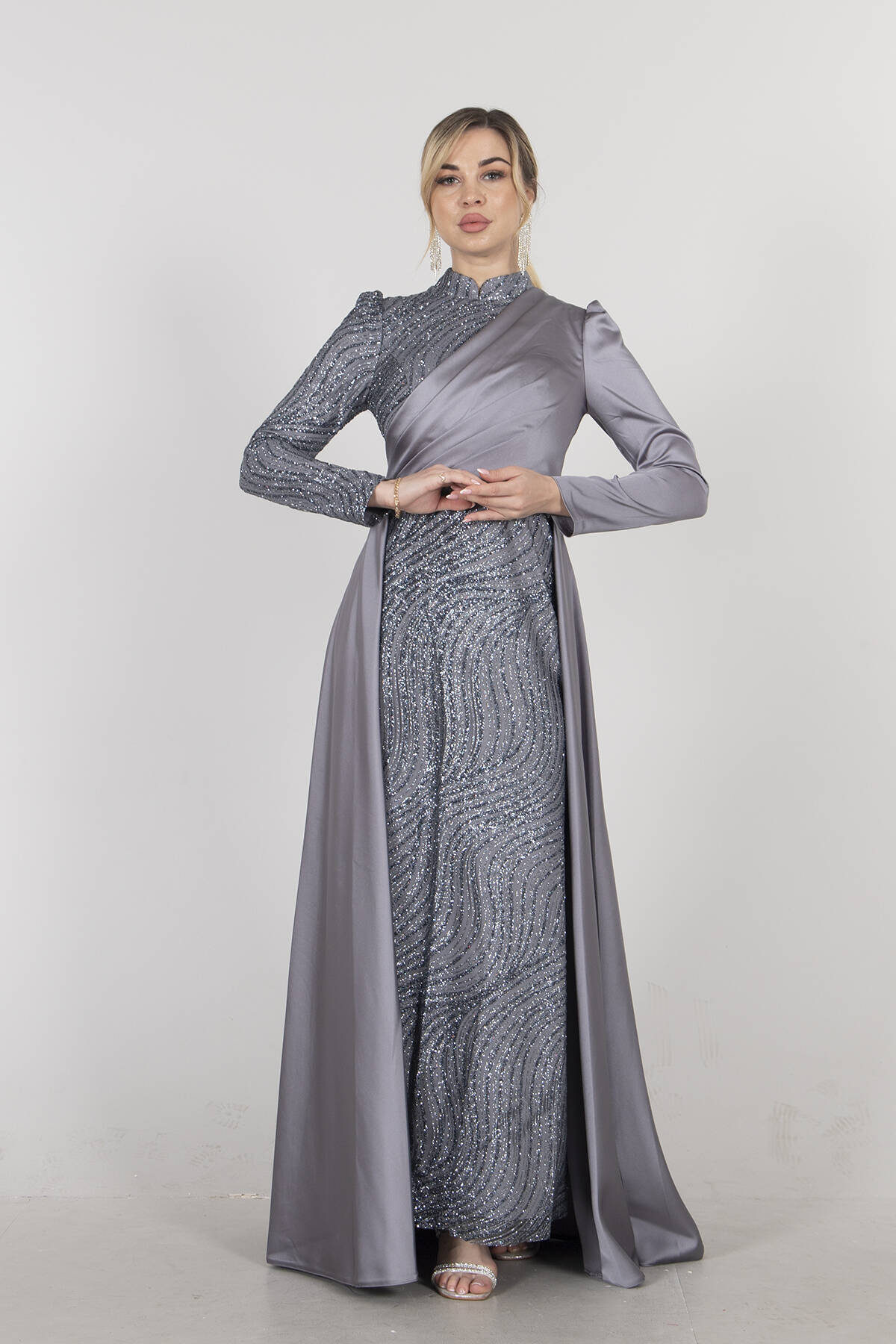Gri Drape Ve Kuyruk Detaylı Simli Abiye Elbise   6502422.06