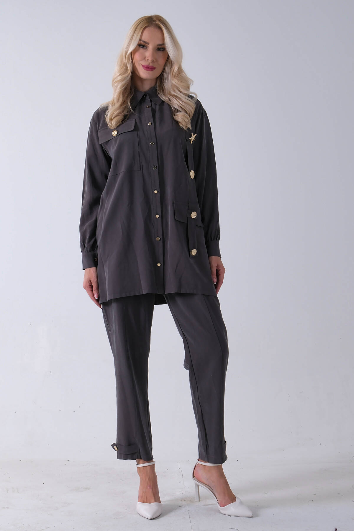 Gri Göğüs Tek Cep Detaylı Aksesuar Düğmeli Pantolonlu Takım 4701352.06 - Ardanewline