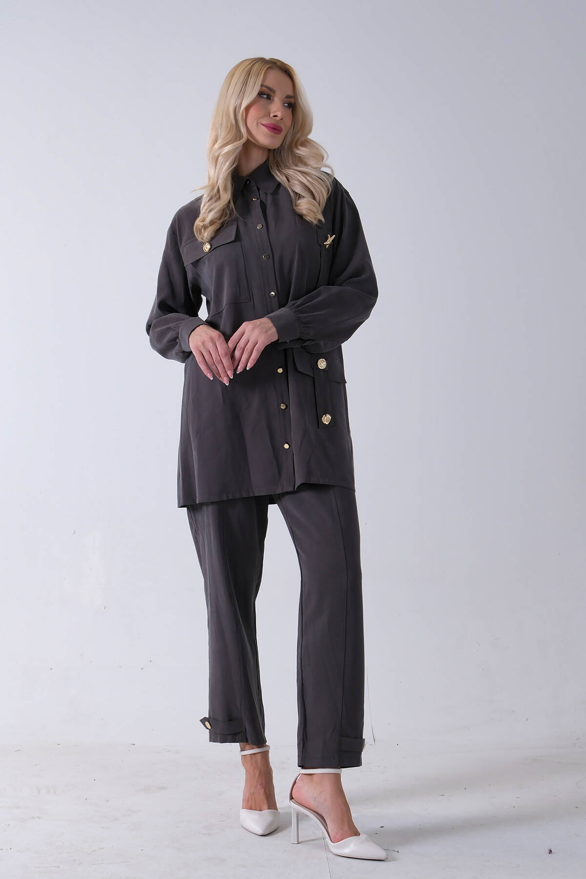 Gri Göğüs Tek Cep Detaylı Aksesuar Düğmeli Pantolonlu Takım 4701352.06 - Ardanewline (1)