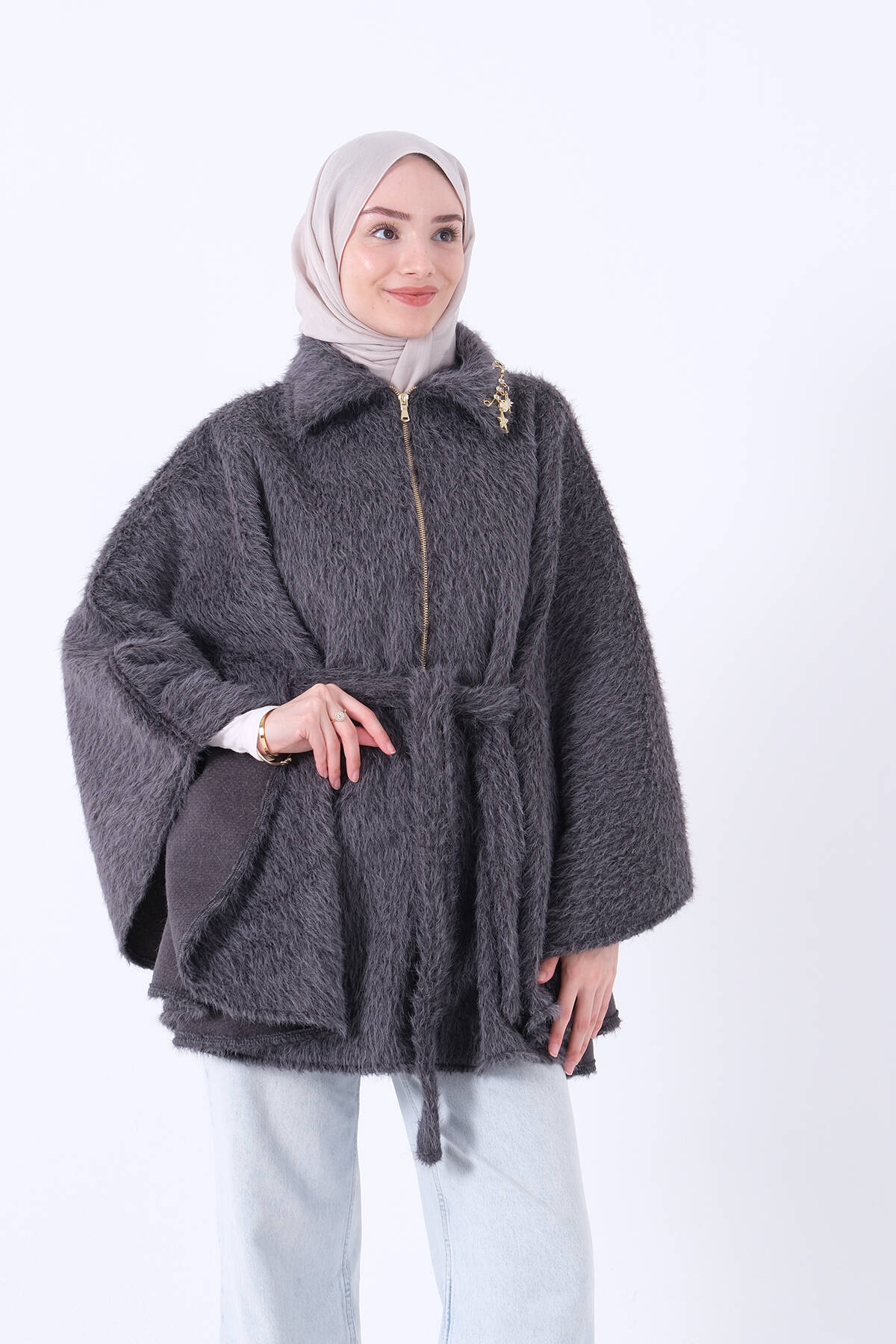 Gri Önü Fermuar Kapamalı Beli Kemerli Yaka Broşlu Yarasa Kap 940140338.06 