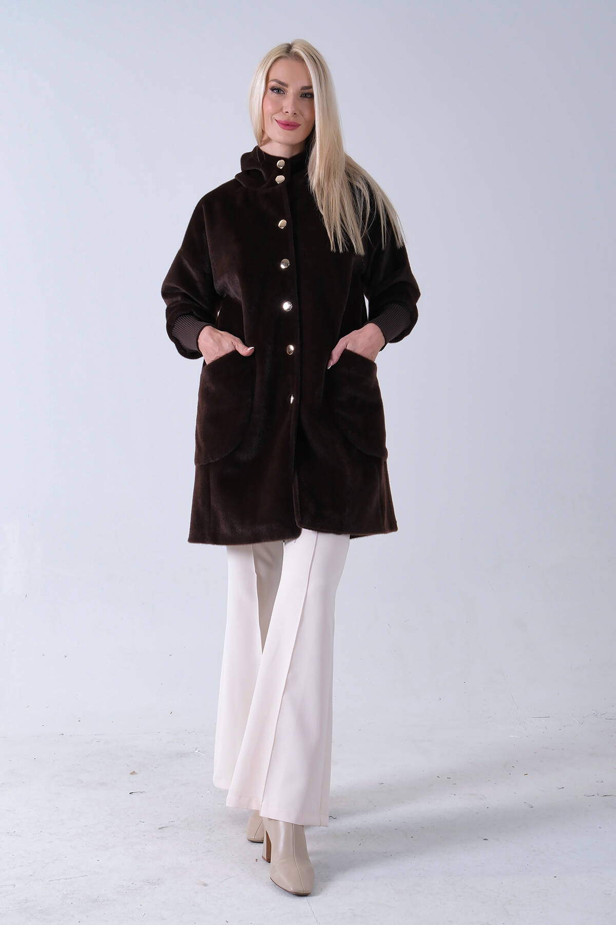 Kahve 2 Torba Cep Kapüşonlu Düğme Kapamalı Bileği Lastikli Peluş Kaban 41630062.05 - Ardanewline