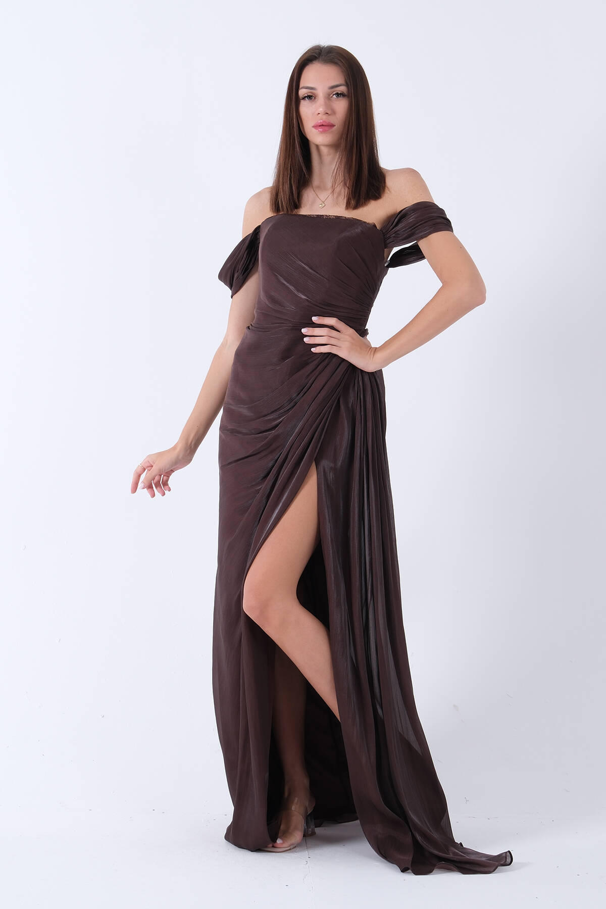 Kahve Bel Büzgülü Yırtmaç Detaylı Sırt Bağlamalı Düşük Omuz Abiye 9705858.05 