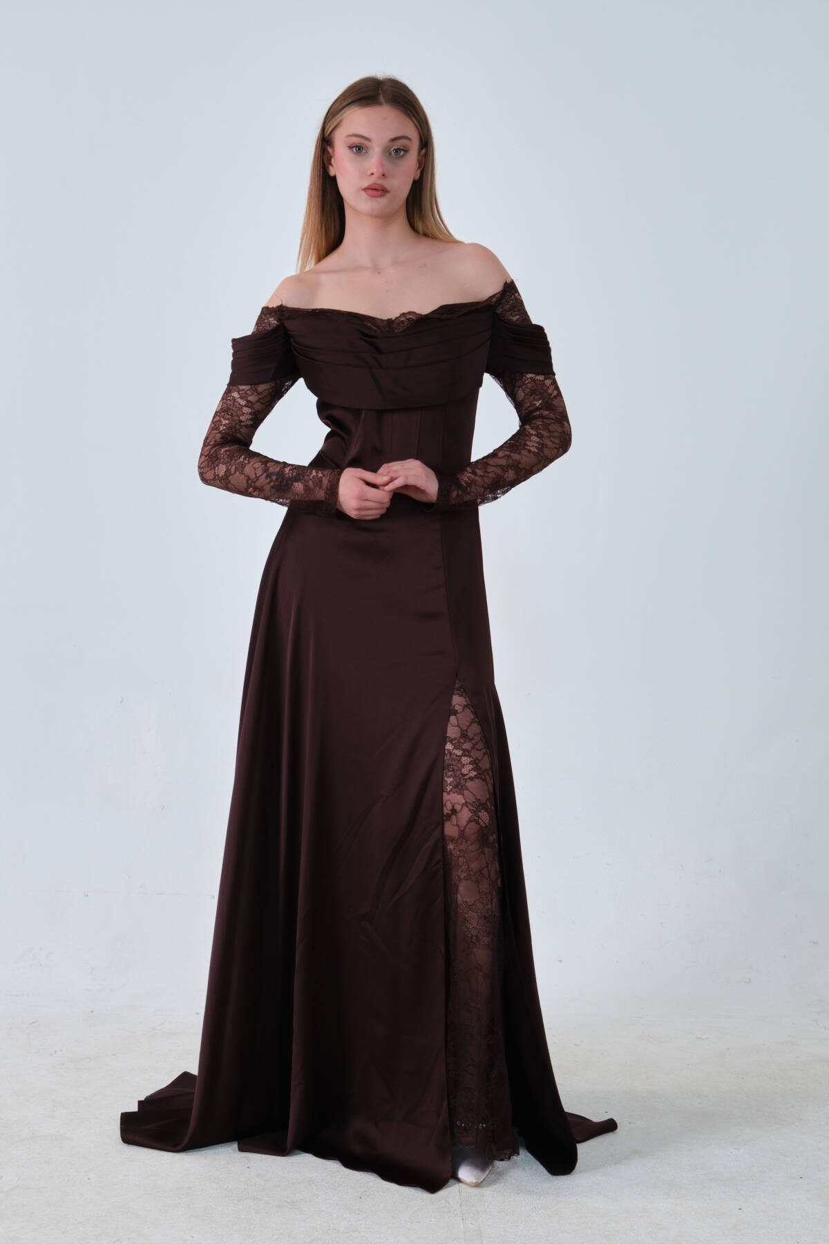 Kahve Kolları Dantel Detaylı Drapeli Abiye 9705561.05 - Ardanewline