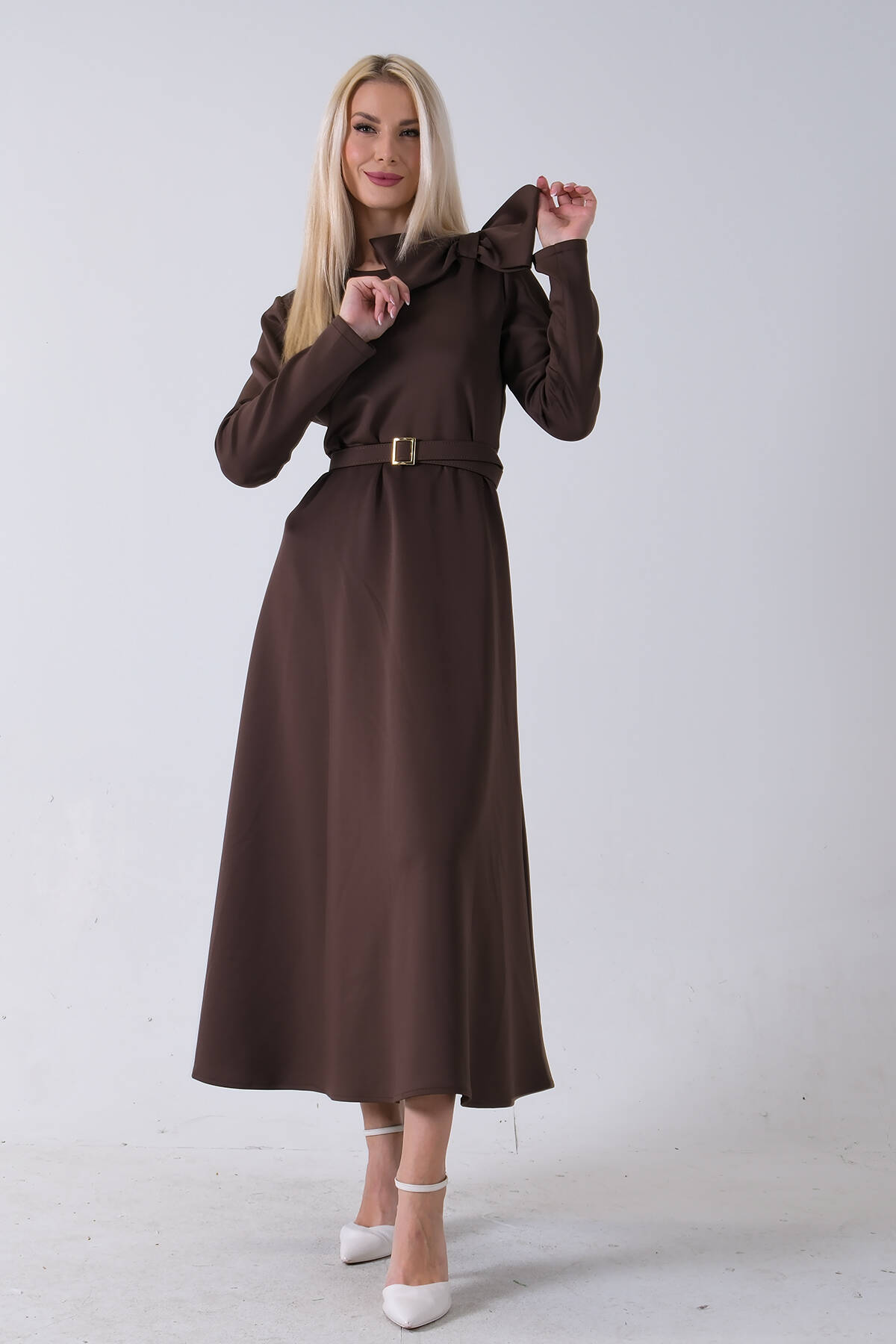 Kahve Omuz Fiyonk Detaylı Kemerli Bisiklet Yaka Scuba Tesettür Elbise 4593456.05 - Ardanewline