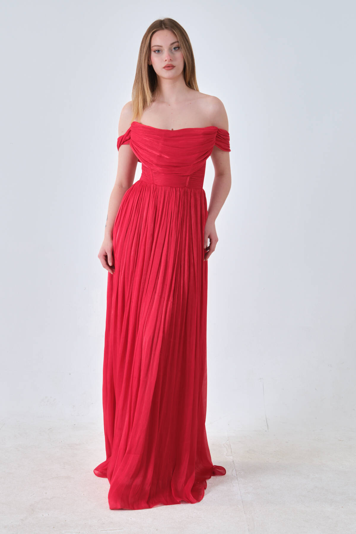 Kırmızı Drape Yaka Detaylı Şifon Straplez Abiye 08011861.08 Kırmızı