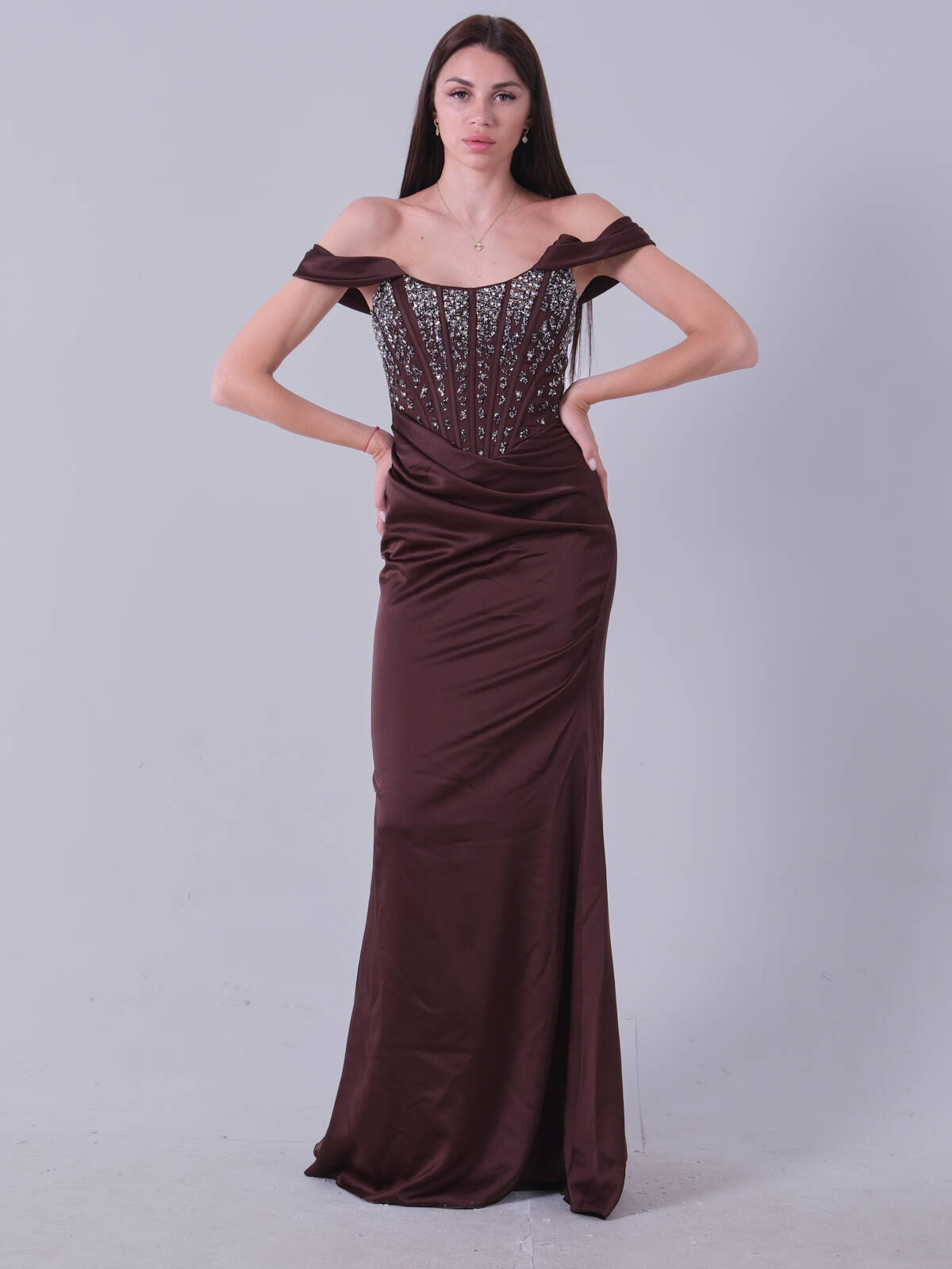 Koyu Kahve Düşük Omuız Göğüs Taş İşlemeli Abiye 9705876.486 - Ardanewline (1)