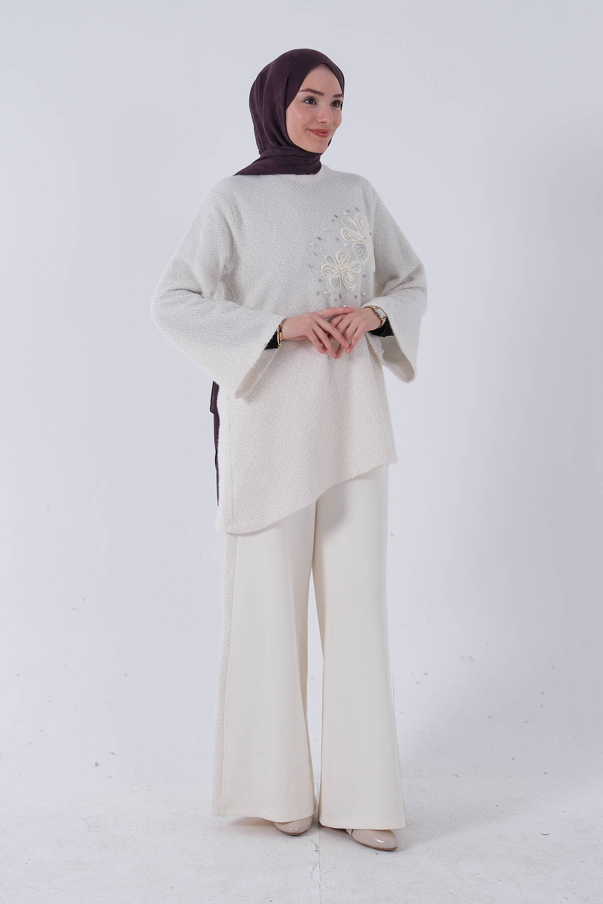 Krem Üzeri Taş ve Gül İşlemeli Tunik Pantolonlu Takım 4577443.19 