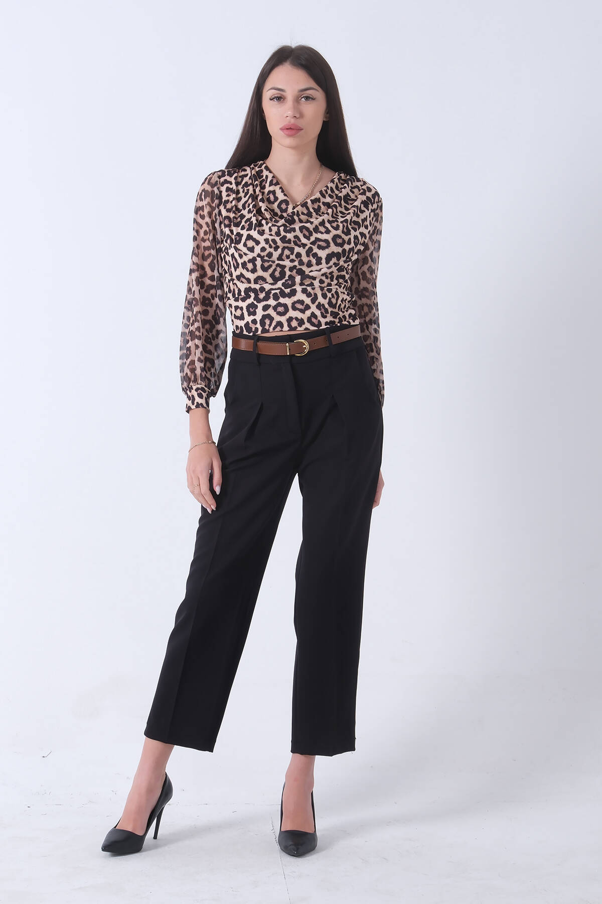 Siyah Arka Cep Kapaklı 2 Yan Cepli Kemerli Pantolon 3974164.01 - Ardanewline (1)