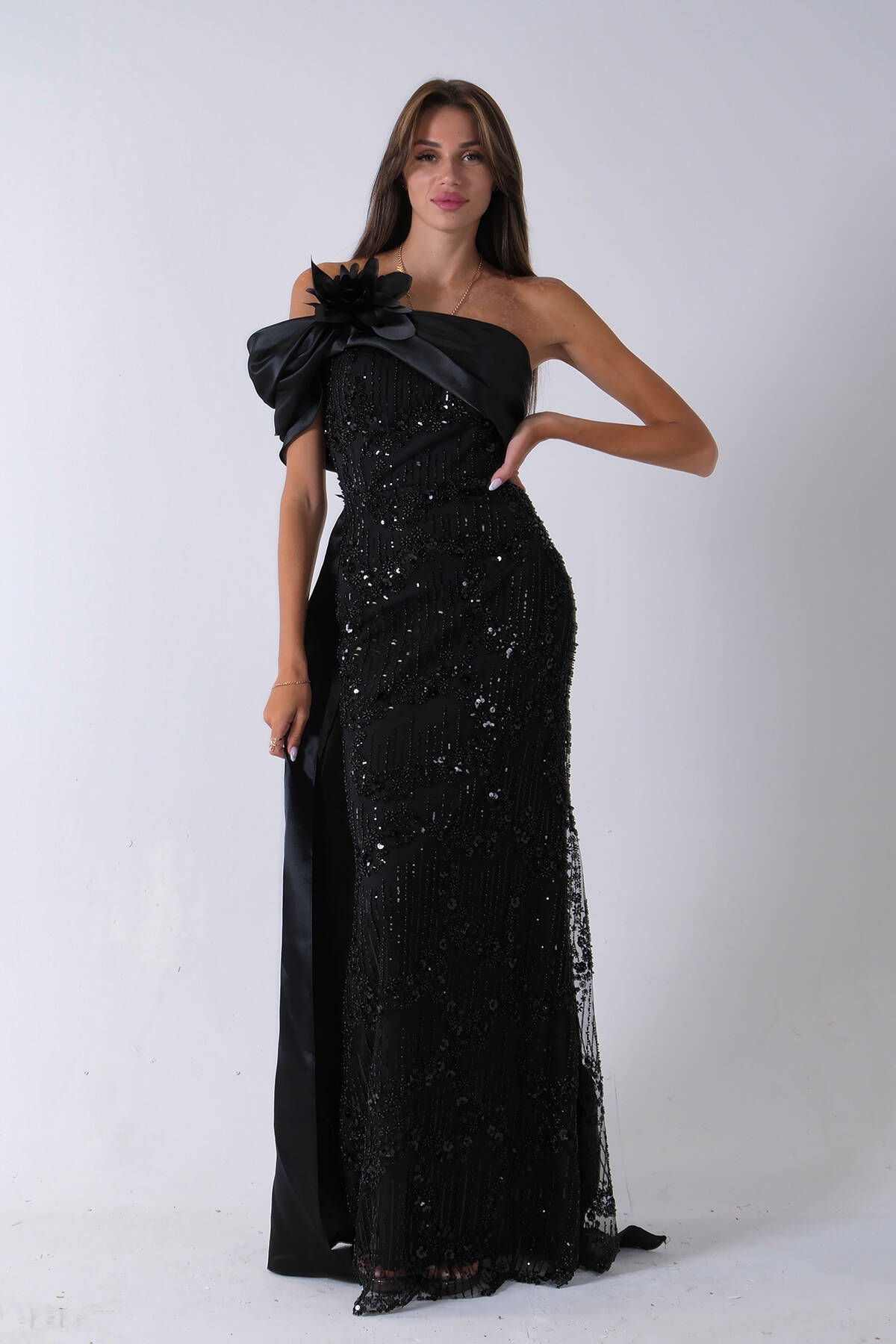 Siyah Çiçek Detaylı Pul Boncuk İşlemeli Kuyruklu Abiye 9705650.01 - Ardanewline (1)