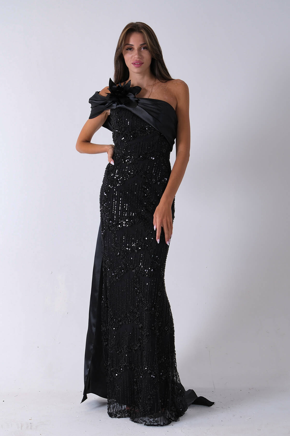 Siyah Çiçek Detaylı Pul Boncuk İşlemeli Kuyruklu Abiye 9705650.01 - Ardanewline