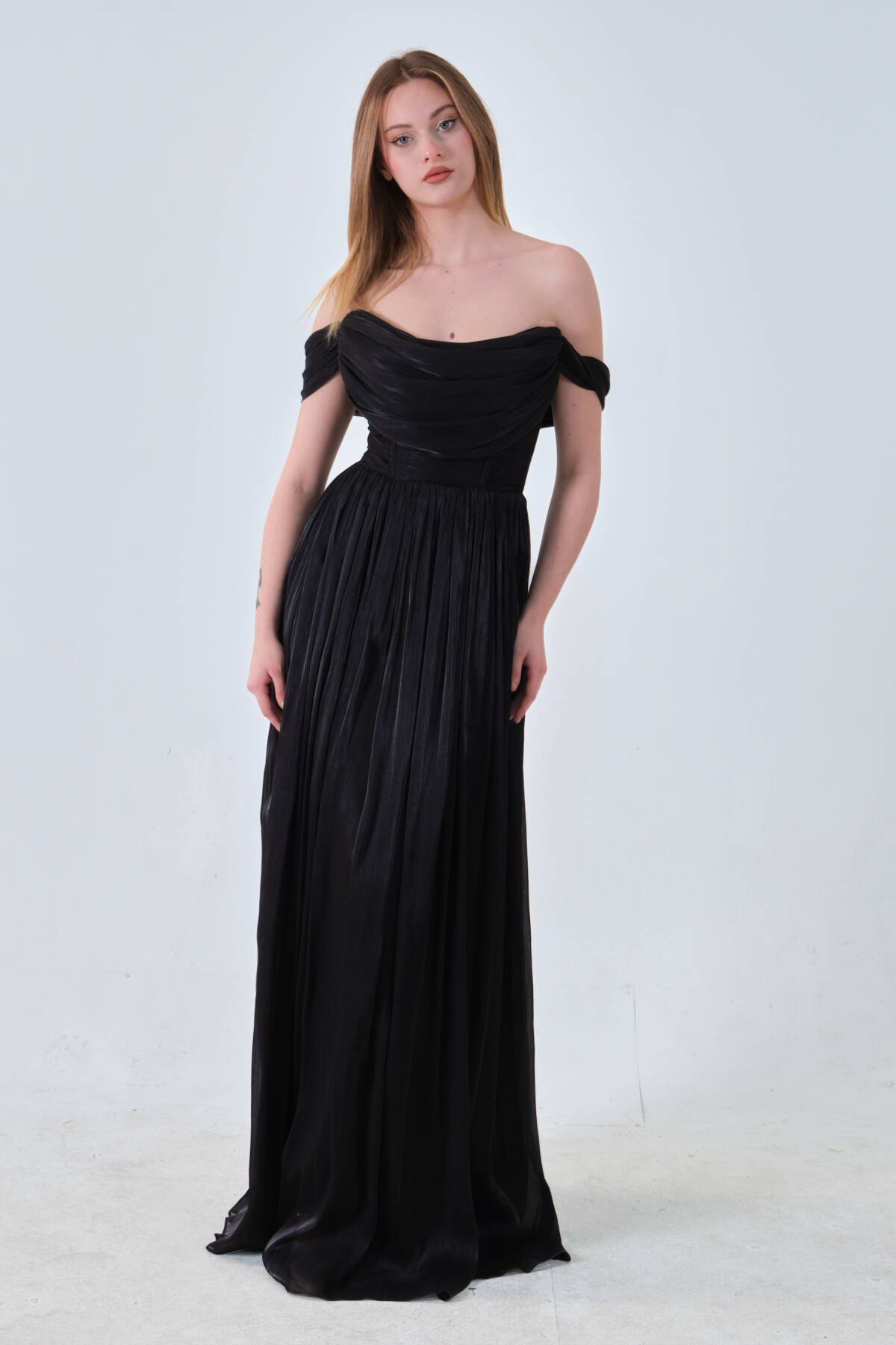Siyah Drape Yaka Detaylı Şifon Straplez Abiye 08011861.01 Siyah