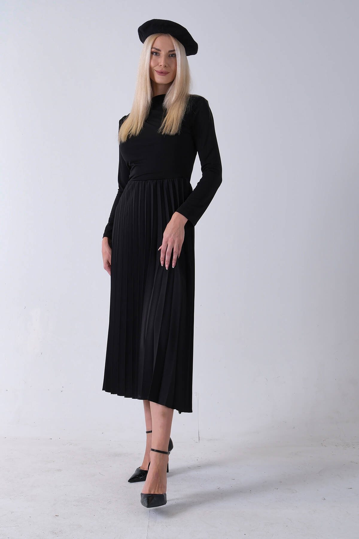 Siyah Eteği Pilise Detaylı Elbise 3975495.01 Siyah