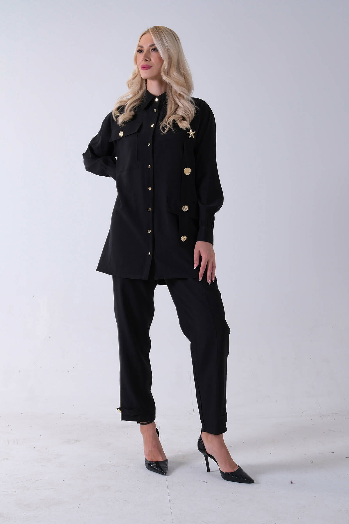 Siyah Göğüs Tek Cep Detaylı Aksesuar Düğmeli Pantolonlu Takım 4701352.01 - Ardanewline (1)