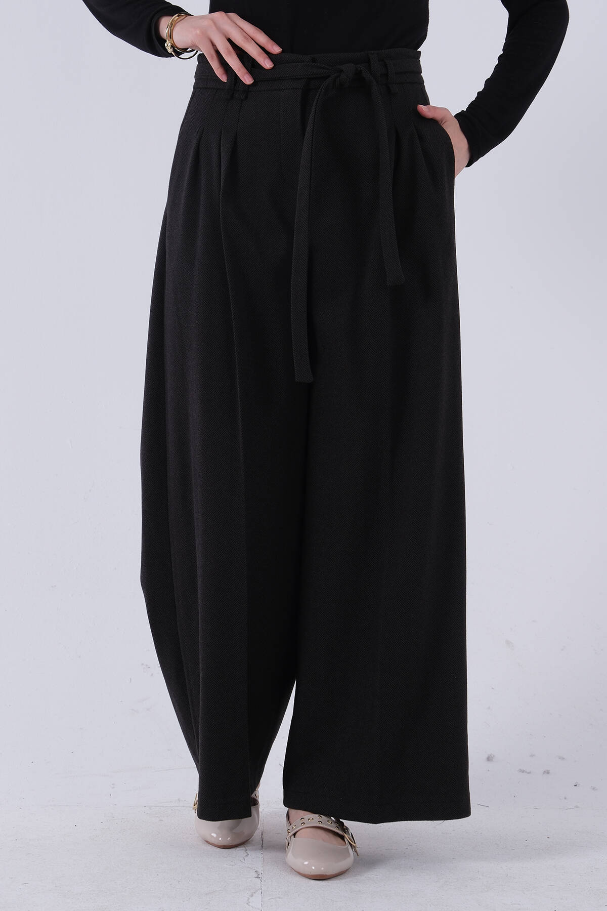 Siyah Hasır Kemerli Bol Paça Pantolon 474477.01 - Ardanewline