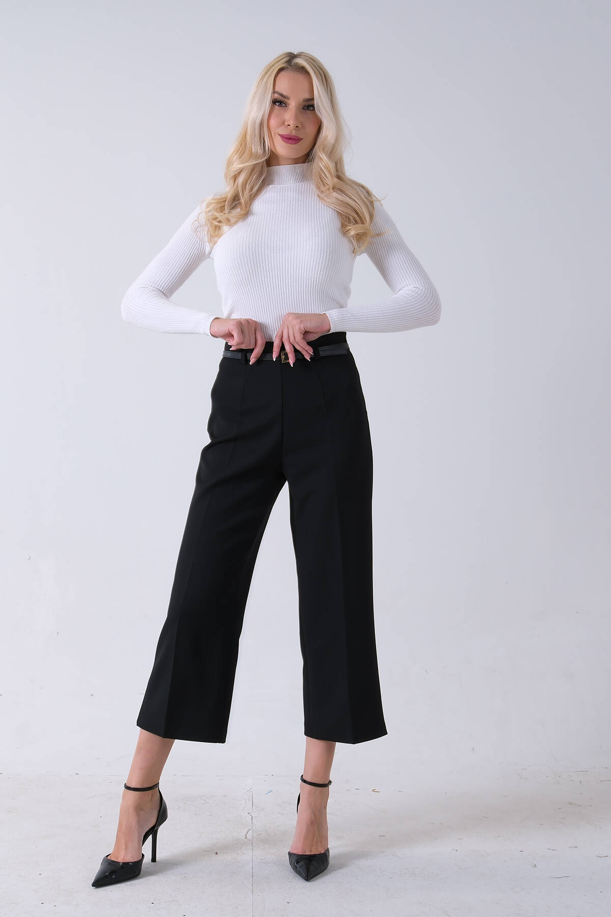 Siyah İnce Kemerli Cepsiz Bol Paça Pantolon 03030307.01 - Ardanewline