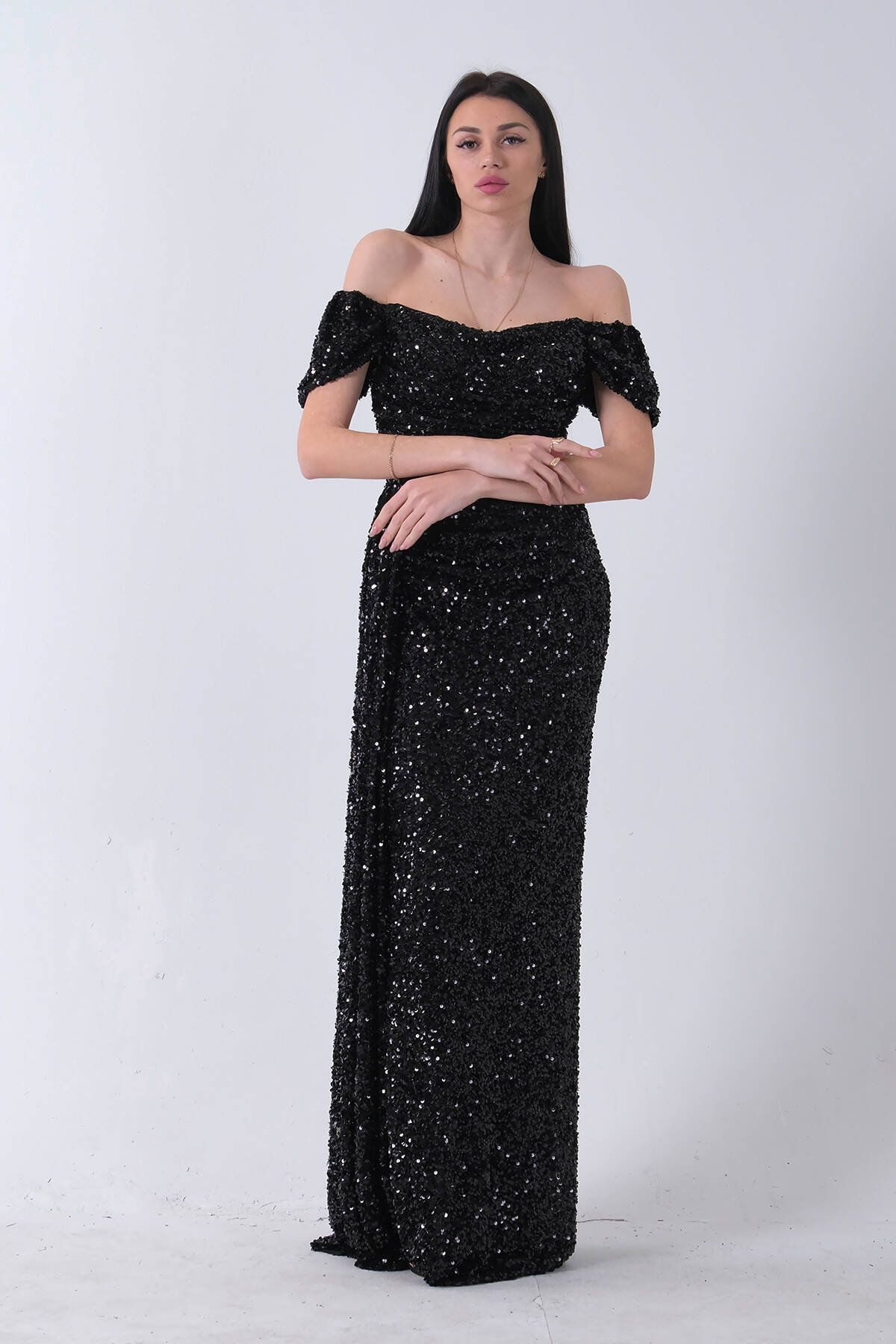 Siyah Kadın Omzu Açık Payetli Yırtmaçlı Uzun Abiye Elbise 9705544.01 Siyah