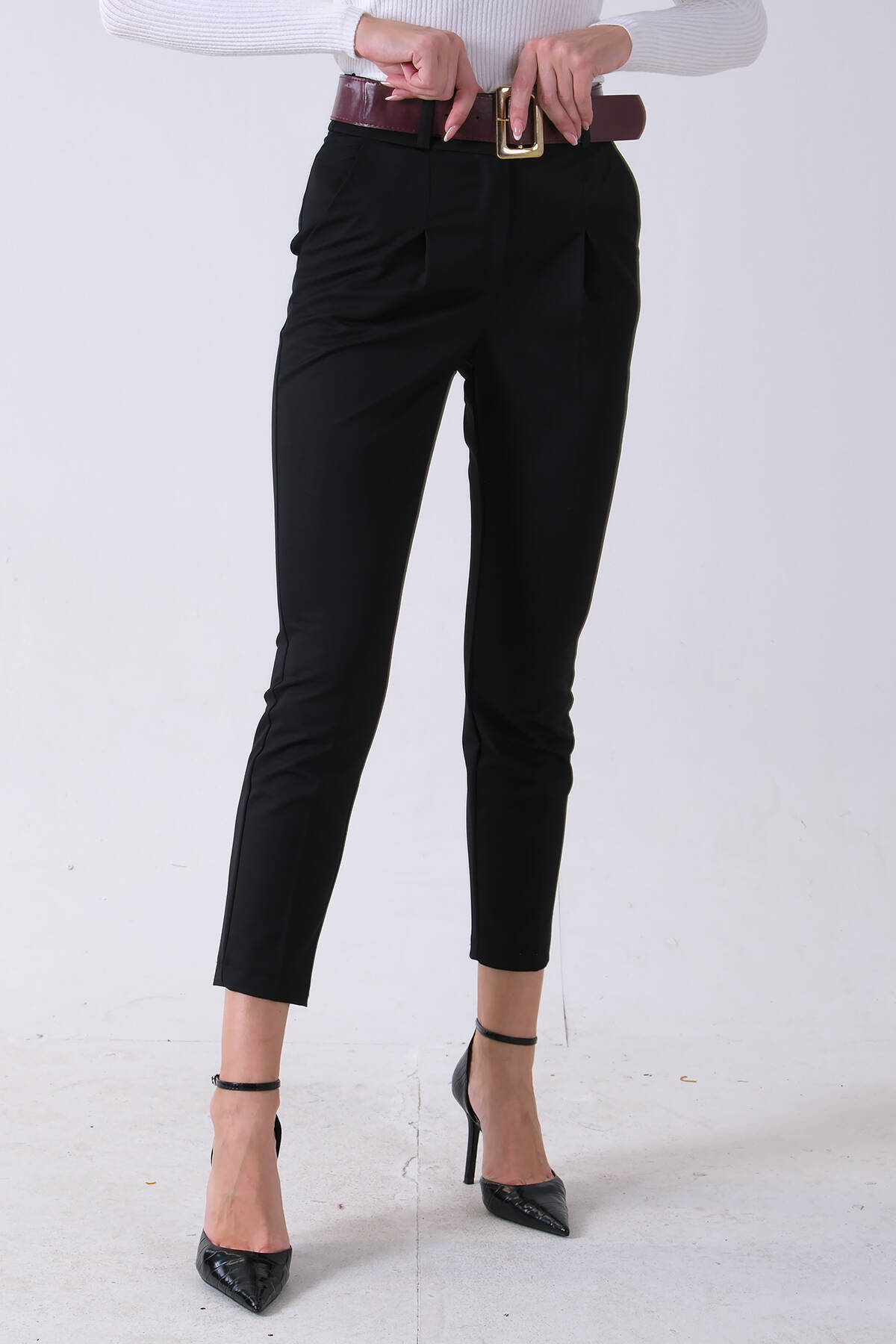Siyah Kemerli Cepli Havuç Pantolon 03030189.01 - Ardanewline (1)
