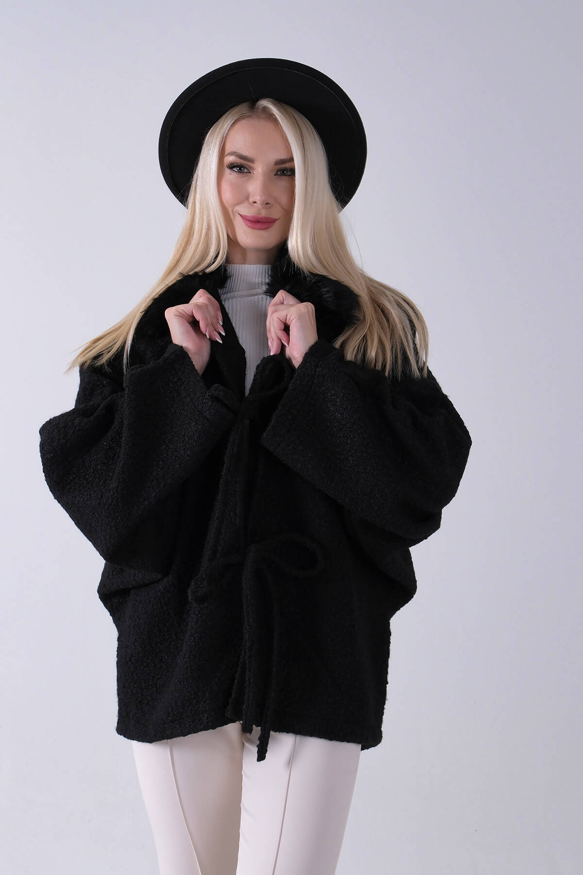 Siyah Önü Bağlama Detaylı Yakası Kürklü Panço 47122475.01 Siyah