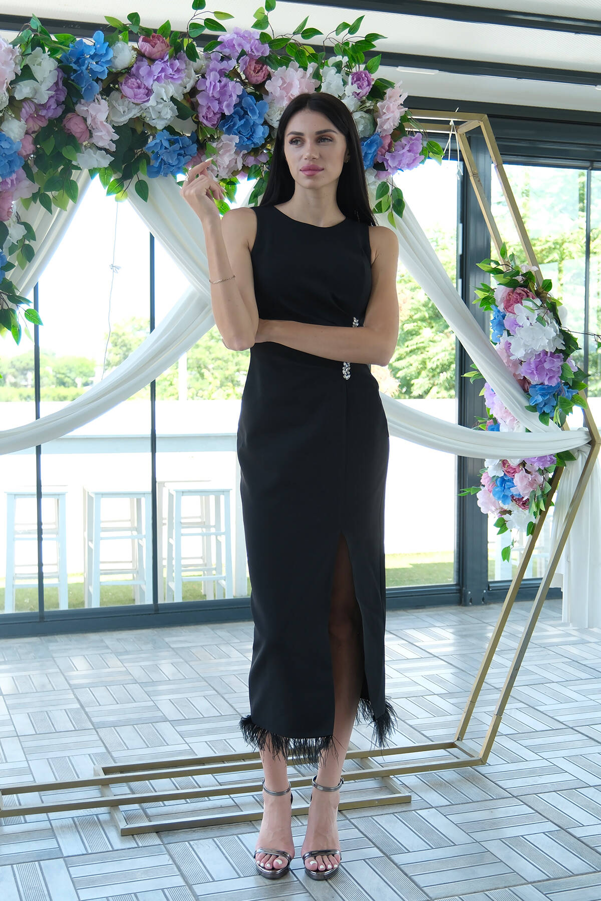 Siyah Önü Taş Detaylı Yırtmaçlı Tüy Detaylı Abiye 9705402.01 Siyah