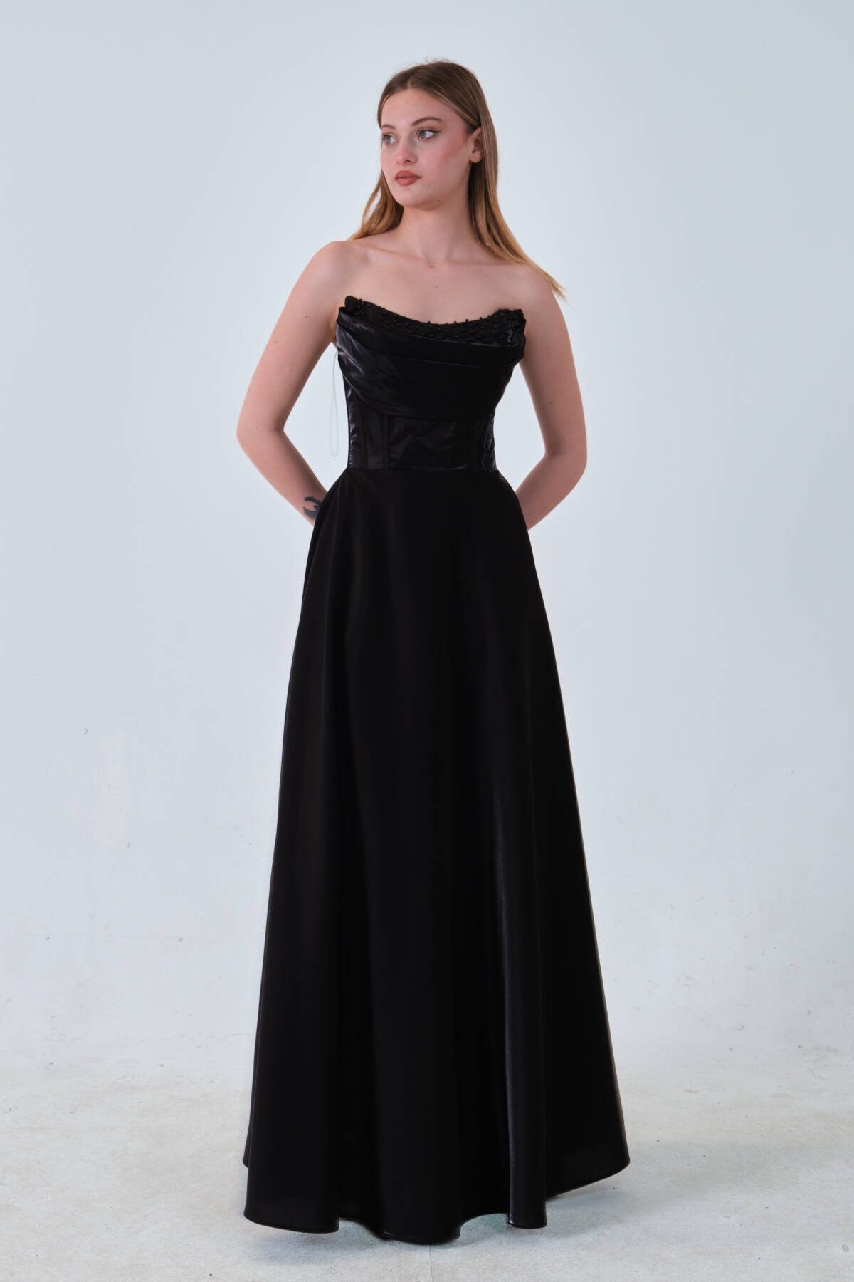 Siyah Yaka Boncuk Detaylı Drapeli Abiye 0801087.01 - Ardanewline