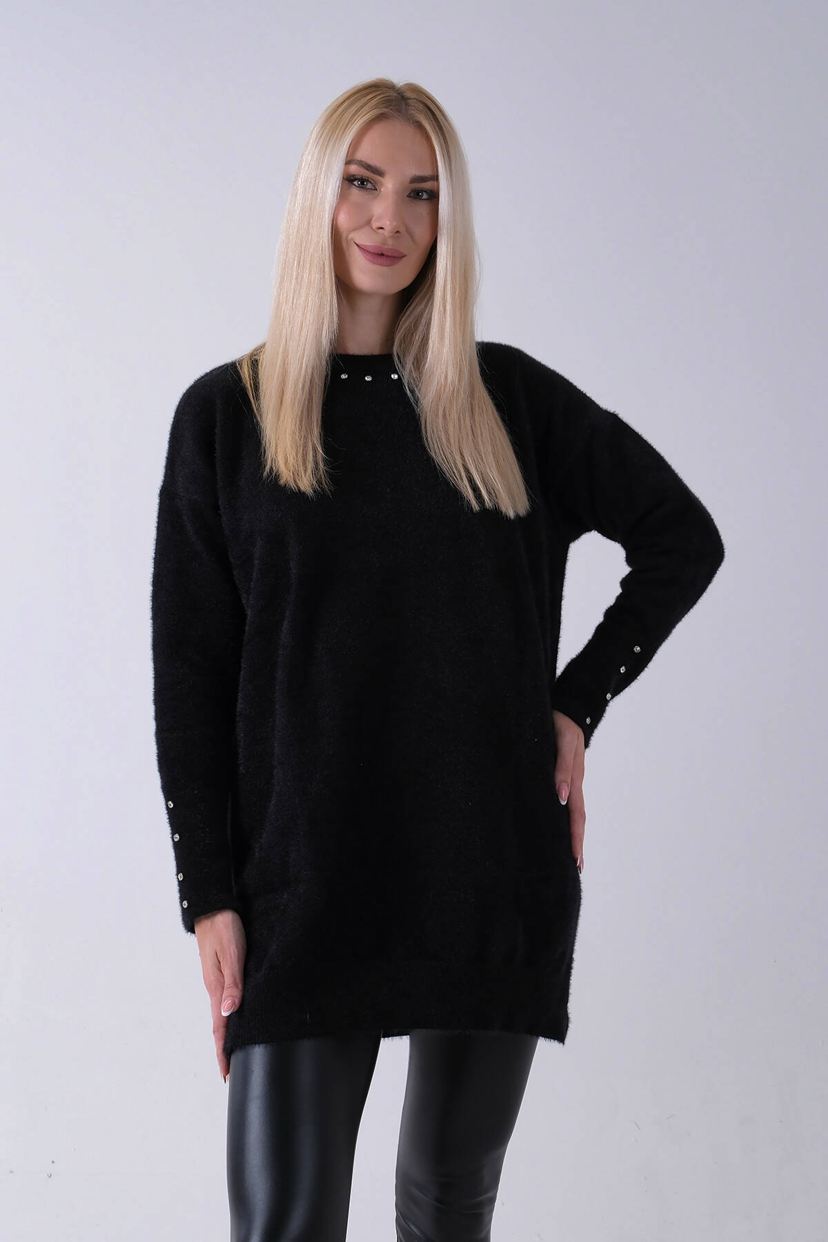 Siyah Yaka ve Kolları Taş Detaylı Bisiklet Yaka Kazak 44530206.01 - Ardanewline