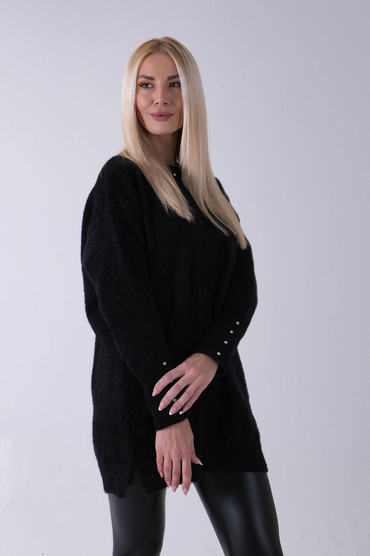 Siyah Yaka ve Kolları Taş Detaylı Bisiklet Yaka Kazak 44530206.01 - Ardanewline (1)