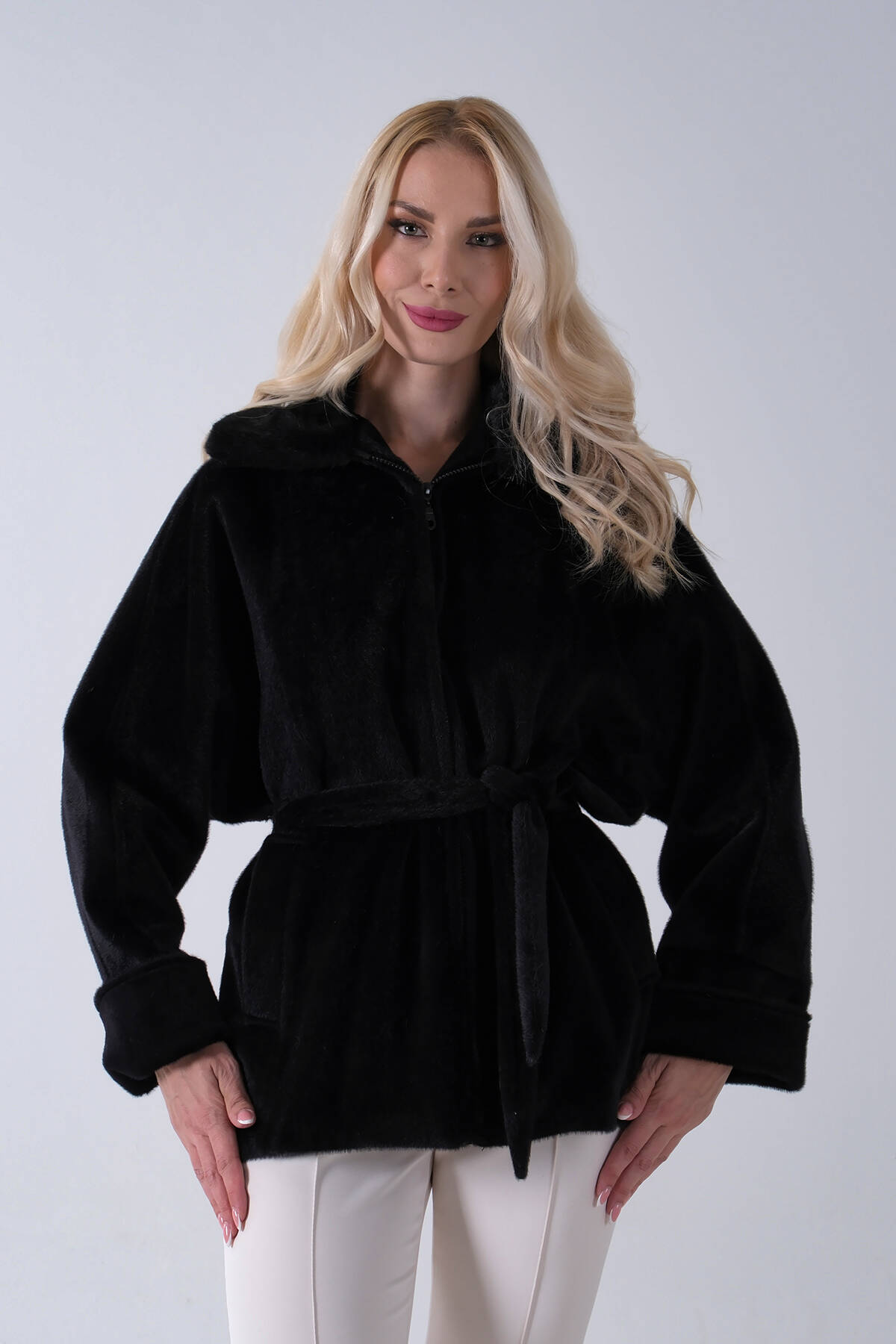 Siyah Yakası Kürk Detaylı Kemerli Fermuar Kapamalı Kaşe Ceket 5307098.01 - Ardanewline