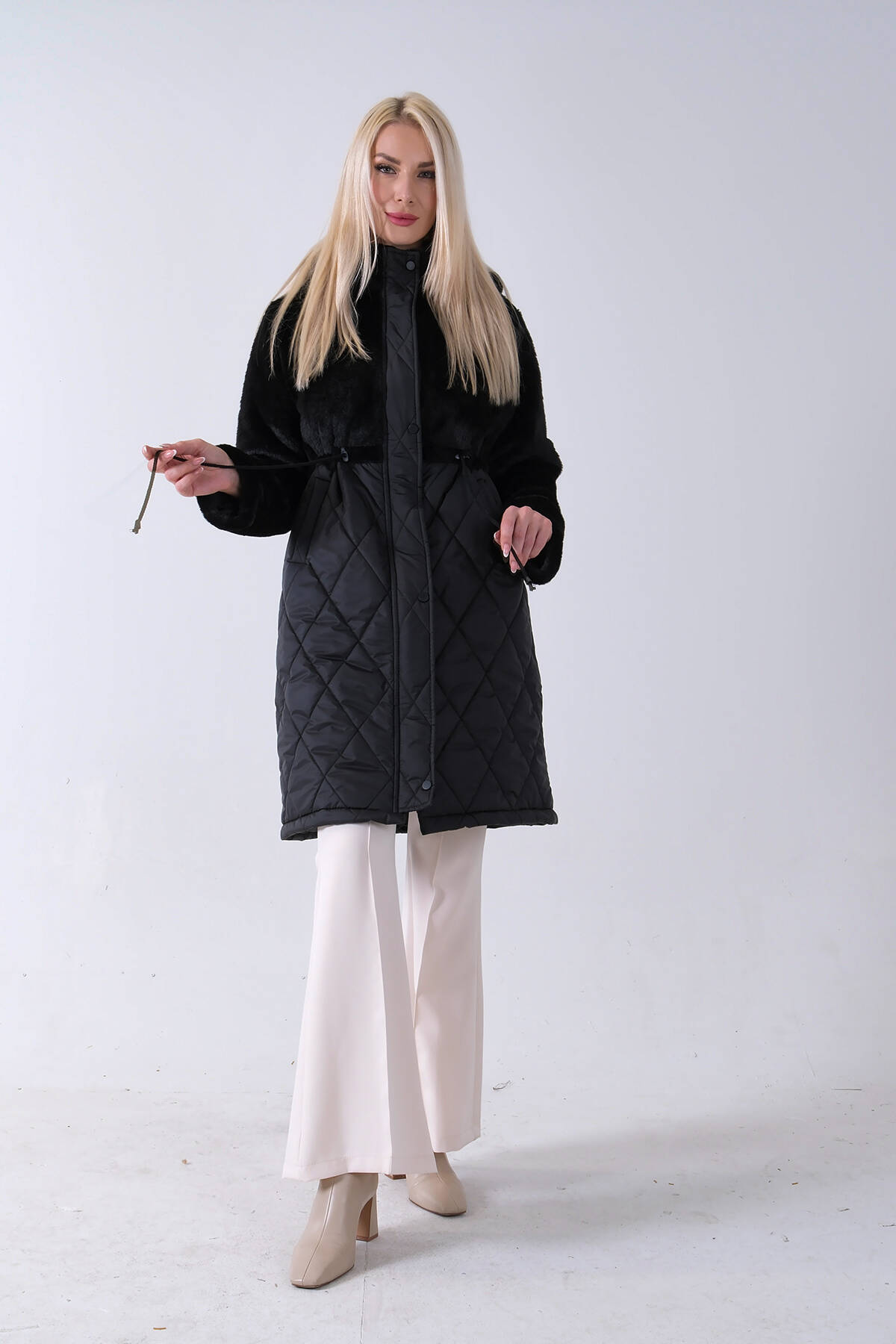 Siyah Yarım Peluş Detaylı Belden Sıktırmalı Kapüşonlu Baklava Desen Mont 44520211.01 - Ardanewline (1)