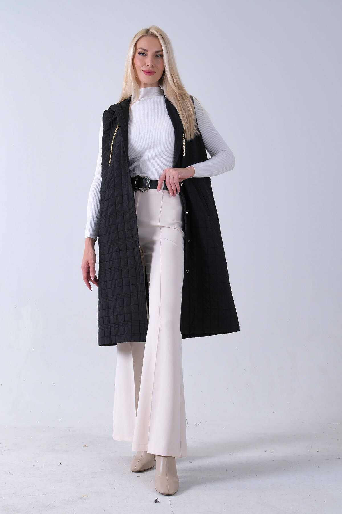 Siyah Zincir Detaylı Fleto Cepli Kapitone Yelek 31070195.01 - Ardanewline