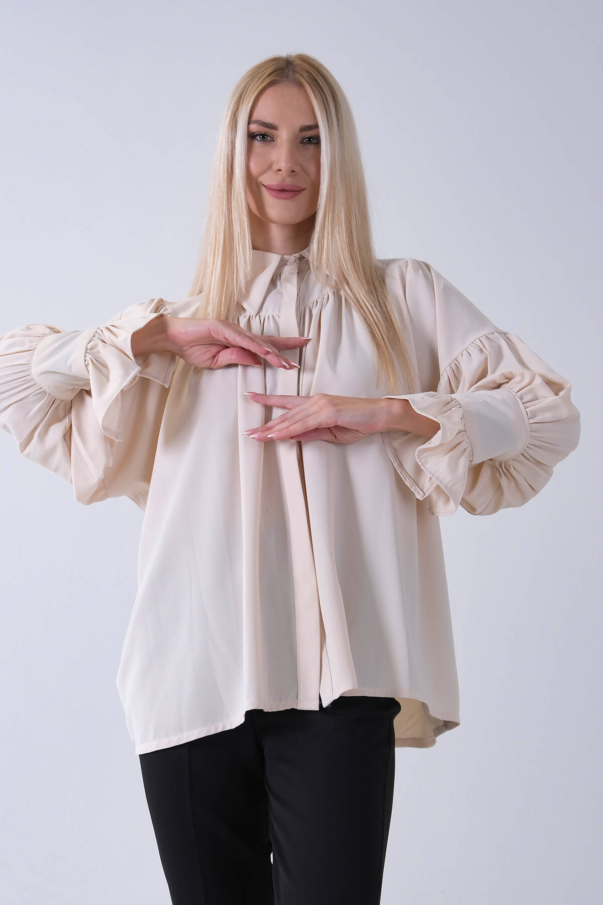 Taş Göğüs ve Manşeti Büzgü Detaylı Bluz 3972060.50 Taş