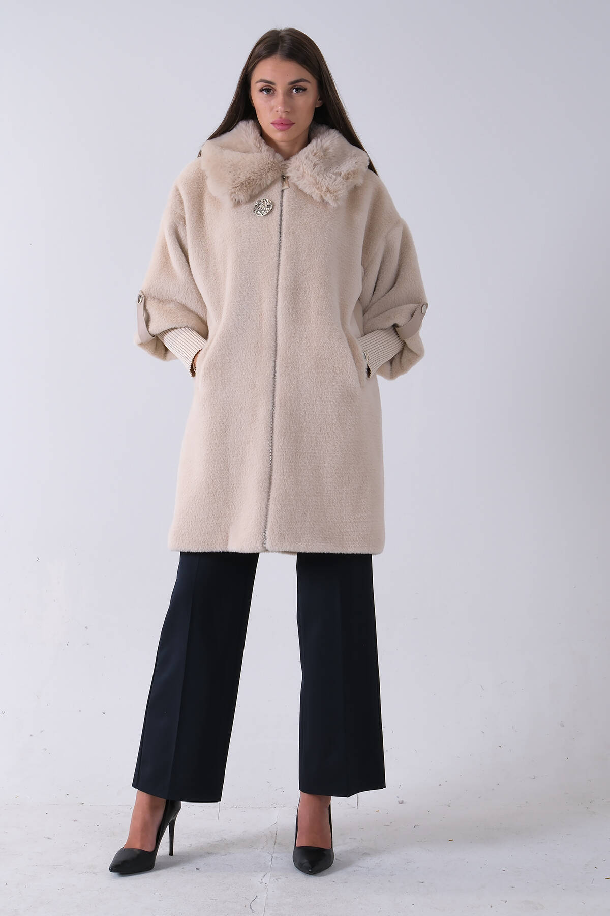 Taş Yandan Cepli Broş Detaylı Yaka Kürklü Peluş Kaban 44510847.50 - Ardanewline