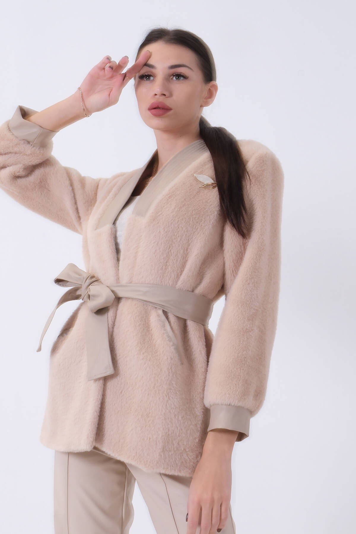 Vizon Deri Kemer ve Deri Yaka Detaylı Aksesuarlı Peluş Kaban 44510605.34 - Ardanewline (1)