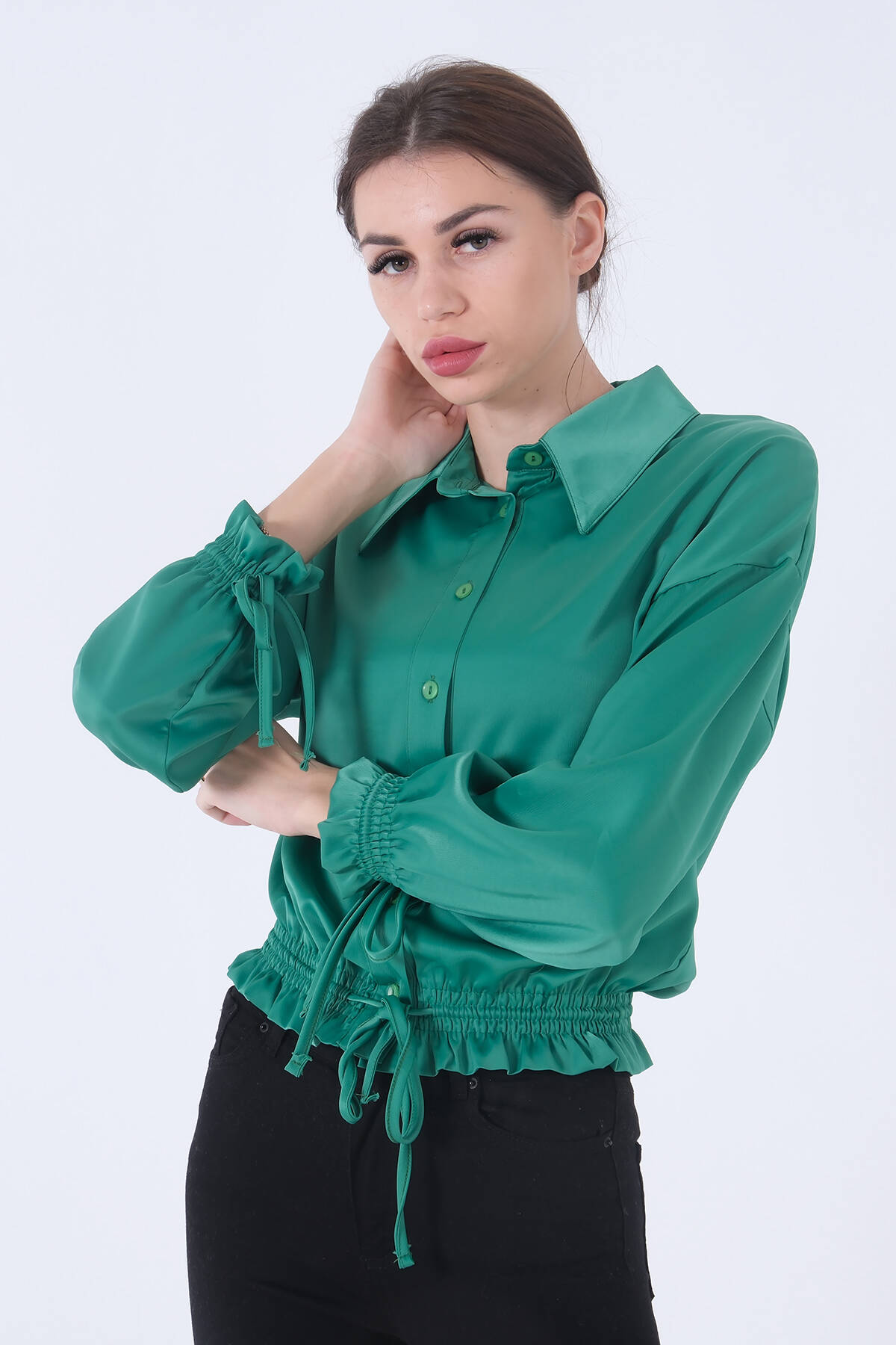 Yeşil Bel ve Kol Ucu Gipe Detaylı Saten Gömlek 3972863.07 