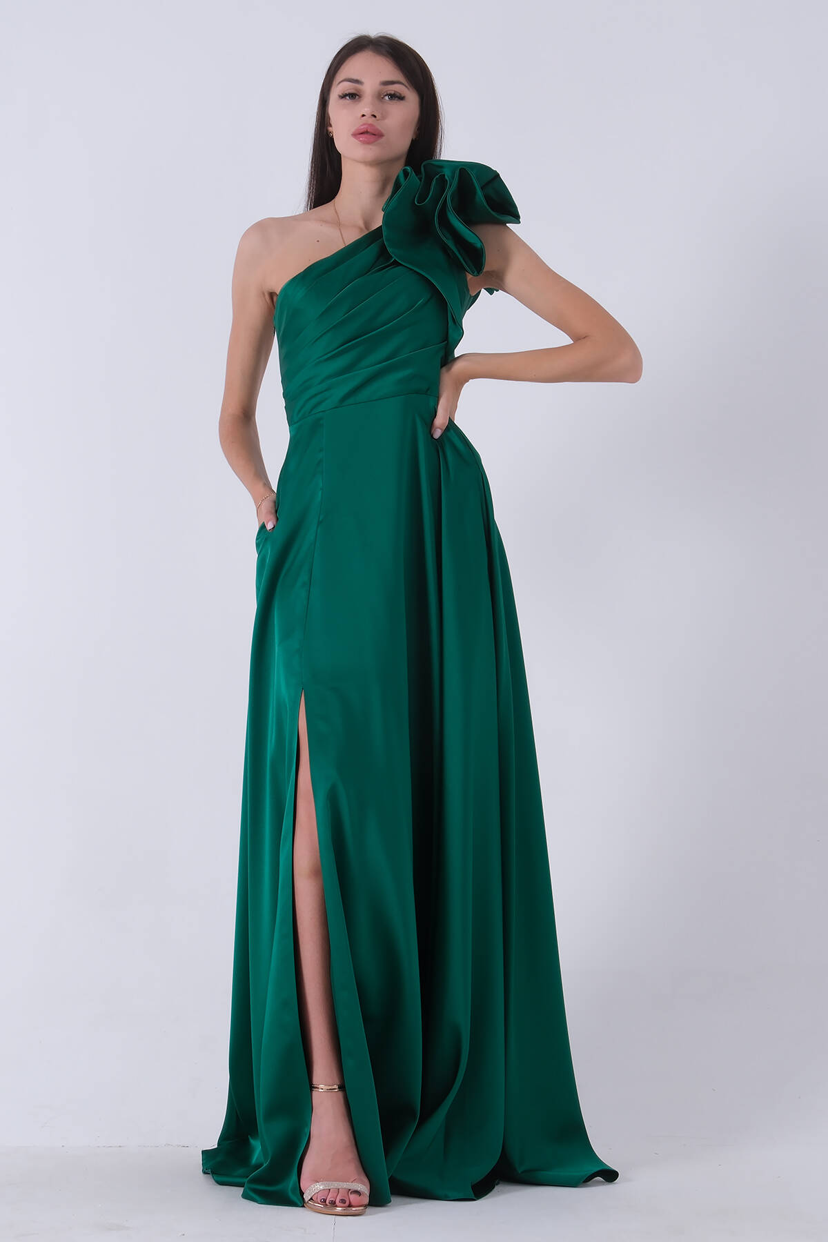 Zümrüt Saten Omuz Fiyonklu Abiye Elbise 1302192.123 