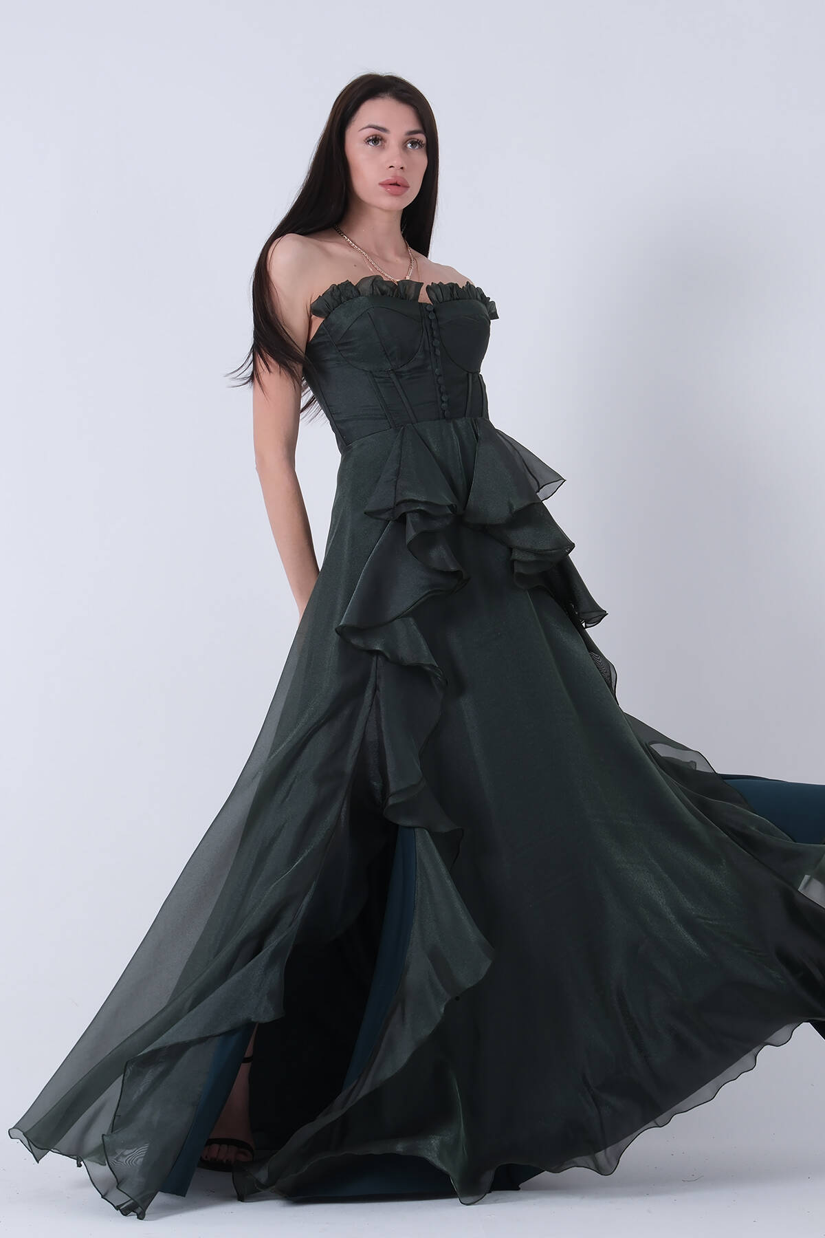 Zümrüt Straplez Yaka Yırtmaçlı Eteği Fırfırlı Abiye 9705234.123 